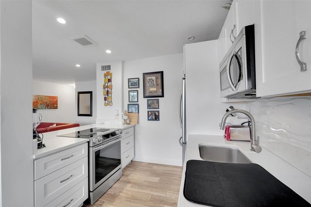 1201 S Riverside Drive 204, Pompano Beach, FL 33062