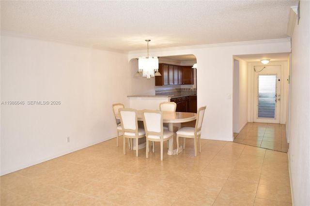 9561 Sunrise Lakes Boulevard 106, Sunrise, FL 33322