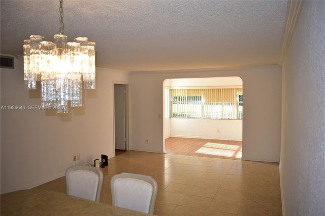 9561 Sunrise Lakes Boulevard 106, Sunrise, FL 33322
