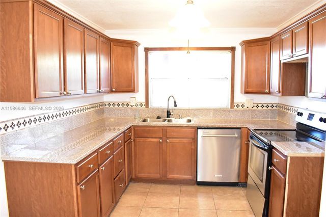 9561 Sunrise Lakes Boulevard 106, Sunrise, FL 33322