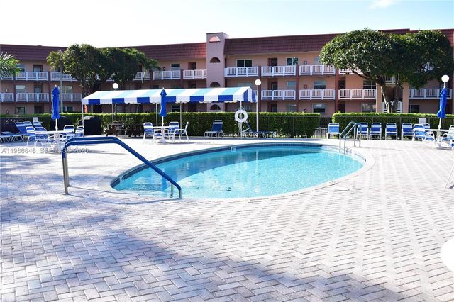 9561 Sunrise Lakes Boulevard 106, Sunrise, FL 33322