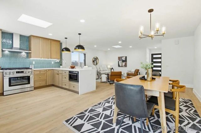 9555 Via Pereza, San Diego, CA 92129