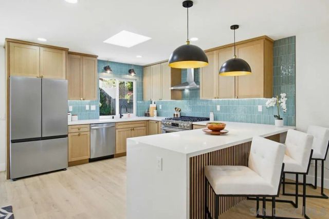 9555 Via Pereza, San Diego, CA 92129