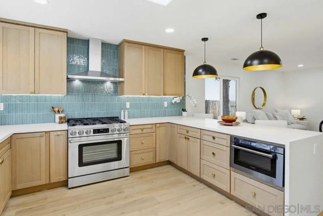 9555 Via Pereza, San Diego, CA 92129