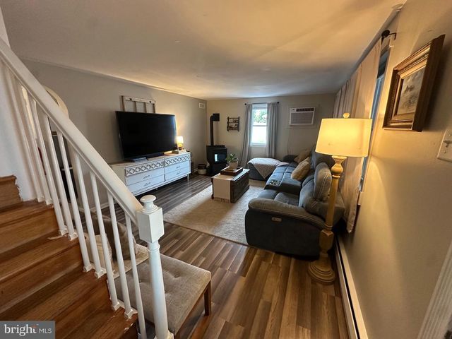 639 CHESTNUT ST, Bally, PA 19503
