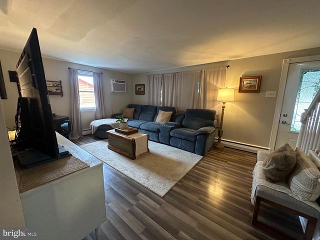 639 CHESTNUT ST, Bally, PA 19503