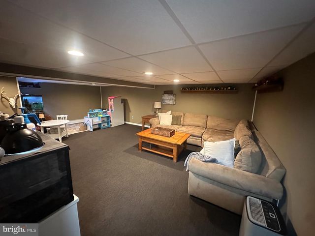 639 CHESTNUT ST, Bally, PA 19503