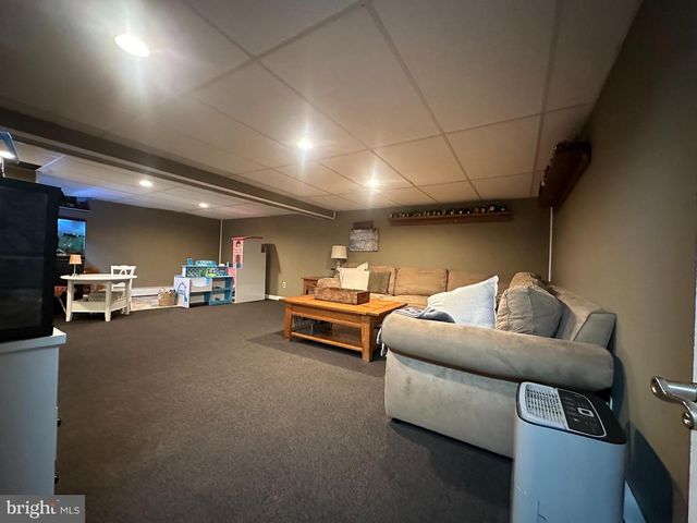 639 CHESTNUT ST, Bally, PA 19503
