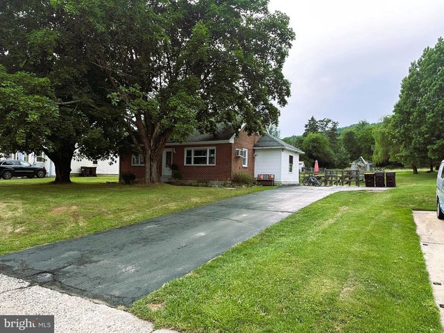 639 CHESTNUT ST, Bally, PA 19503
