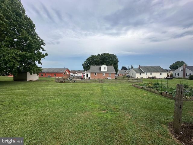 639 CHESTNUT ST, Bally, PA 19503