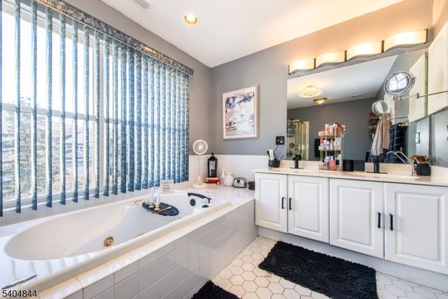 7 Hornbeam Way, Hardyston Twp., NJ 07419