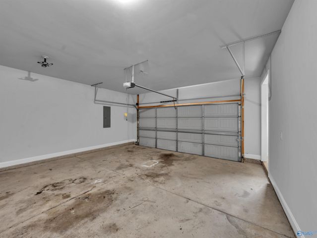 7033 Southgate Drive, Owens Cross Roads, AL 35763