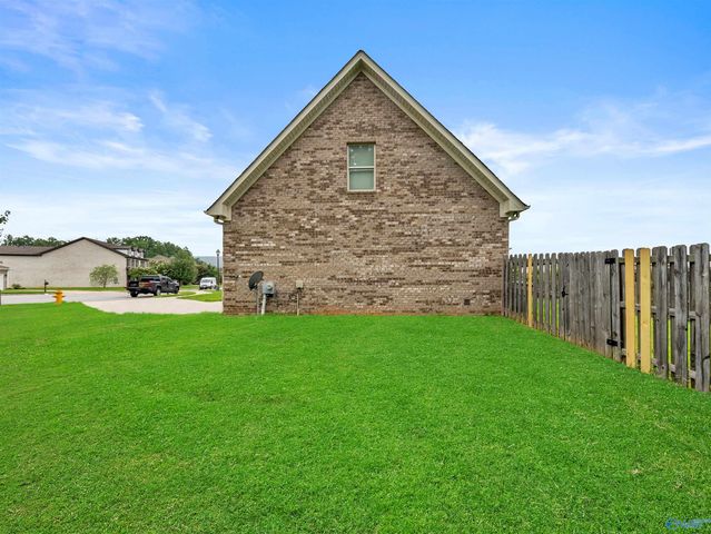 7033 Southgate Drive, Owens Cross Roads, AL 35763