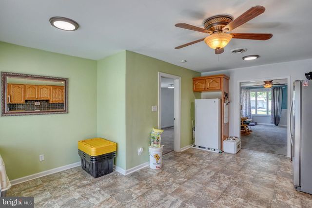 2 MEADOW LN, Newark, DE 19713