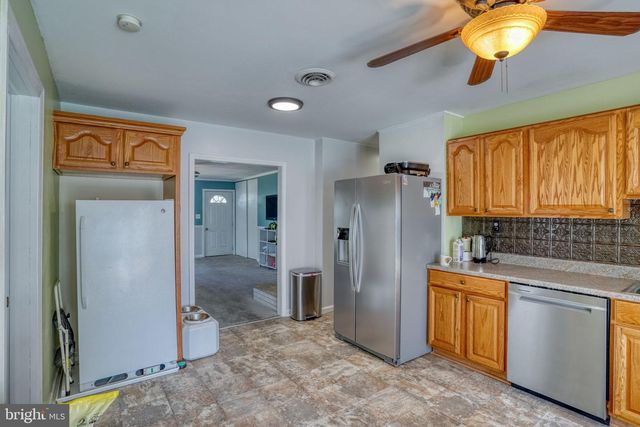 2 MEADOW LN, Newark, DE 19713