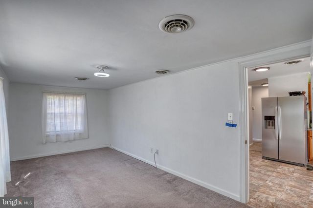 2 MEADOW LN, Newark, DE 19713