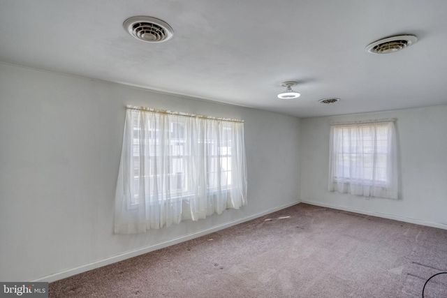 2 MEADOW LN, Newark, DE 19713
