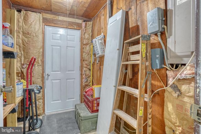 2 MEADOW LN, Newark, DE 19713
