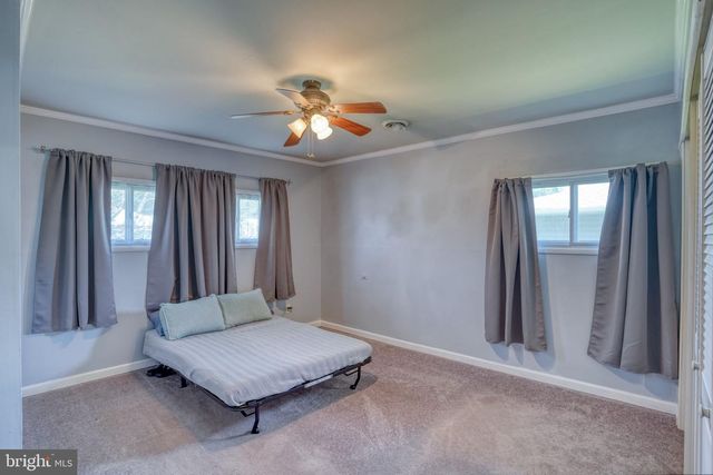 2 MEADOW LN, Newark, DE 19713