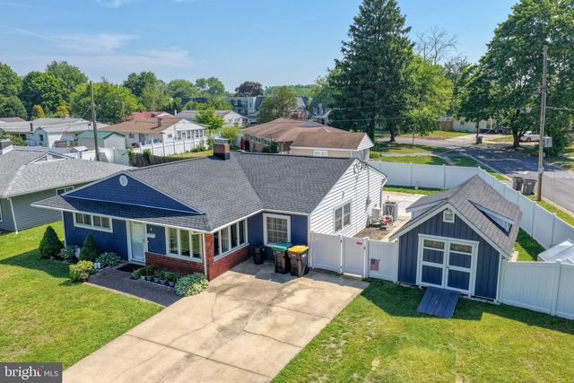 2 MEADOW LN, Newark, DE 19713