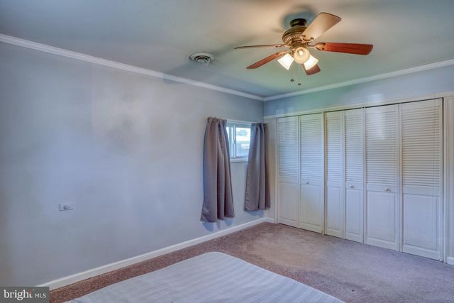 2 MEADOW LN, Newark, DE 19713