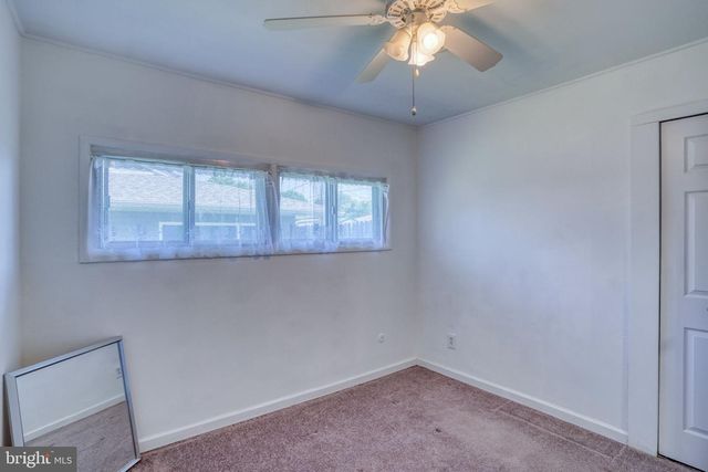 2 MEADOW LN, Newark, DE 19713