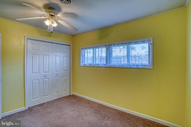 2 MEADOW LN, Newark, DE 19713