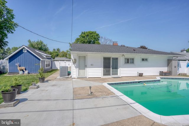 2 MEADOW LN, Newark, DE 19713