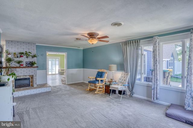 2 MEADOW LN, Newark, DE 19713