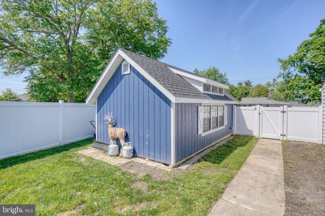 2 MEADOW LN, Newark, DE 19713
