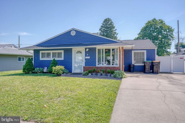 2 MEADOW LN, Newark, DE 19713