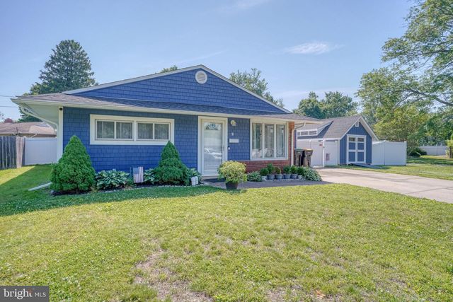 2 MEADOW LN, Newark, DE 19713