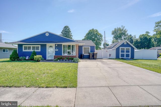 2 MEADOW LN, Newark, DE 19713