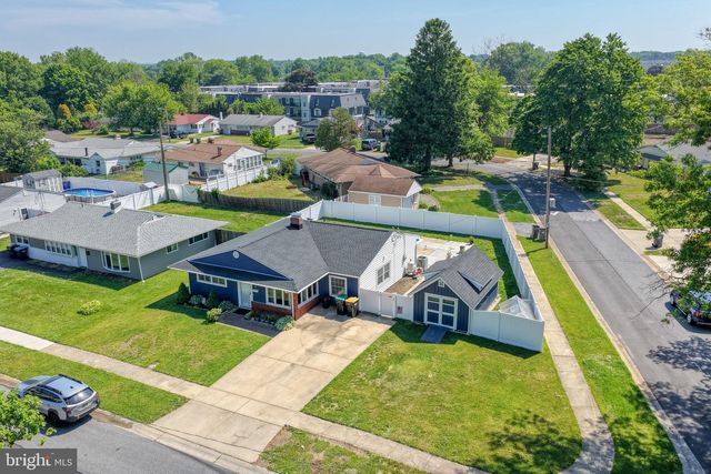 2 MEADOW LN, Newark, DE 19713