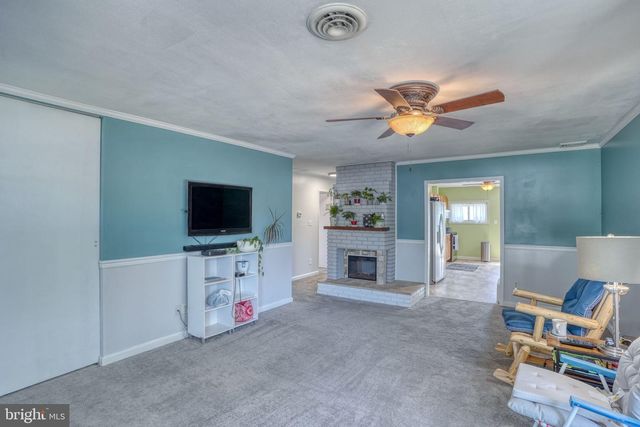 2 MEADOW LN, Newark, DE 19713