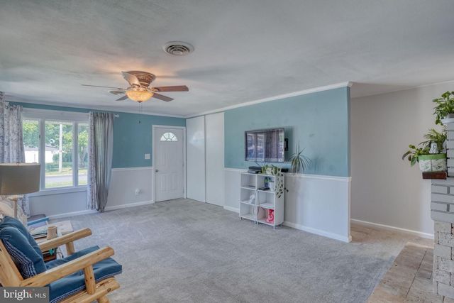 2 MEADOW LN, Newark, DE 19713