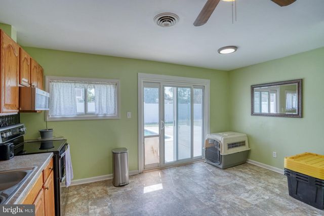 2 MEADOW LN, Newark, DE 19713