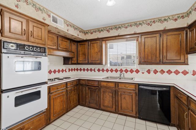 3802 Pecan Valley Drive, Missouri City, TX 77459