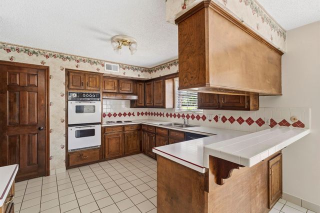 3802 Pecan Valley Drive, Missouri City, TX 77459