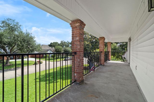3802 Pecan Valley Drive, Missouri City, TX 77459