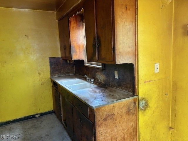 19615 Harvard Avenue, Warrensville Heights, OH 44122