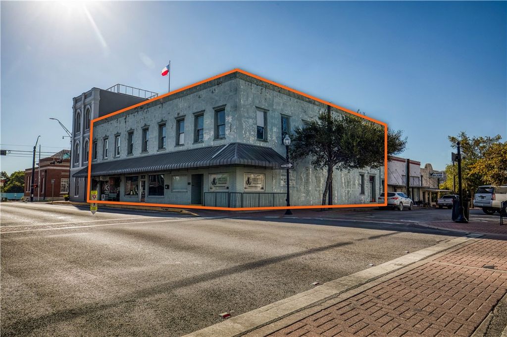 214 East Main Street, Brenham, TX 77833 — exterior