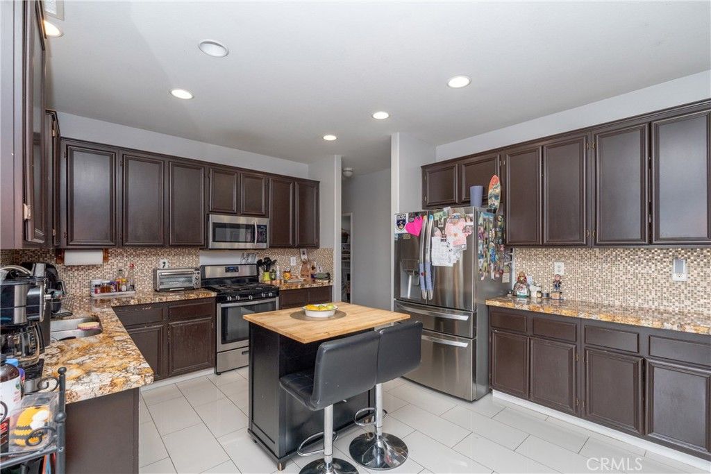 Image 15 of property listing at 13248 Aspen, Victorville, CA 92392