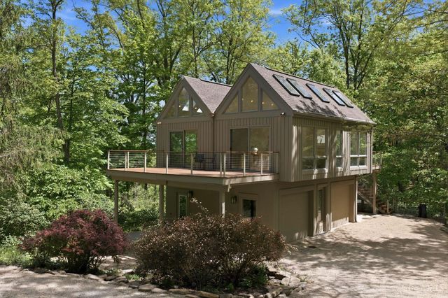 9546 Cunningham Road, Indian Hill, OH 45243