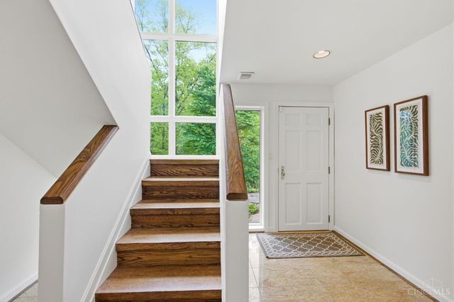 9546 Cunningham Road, Indian Hill, OH 45243
