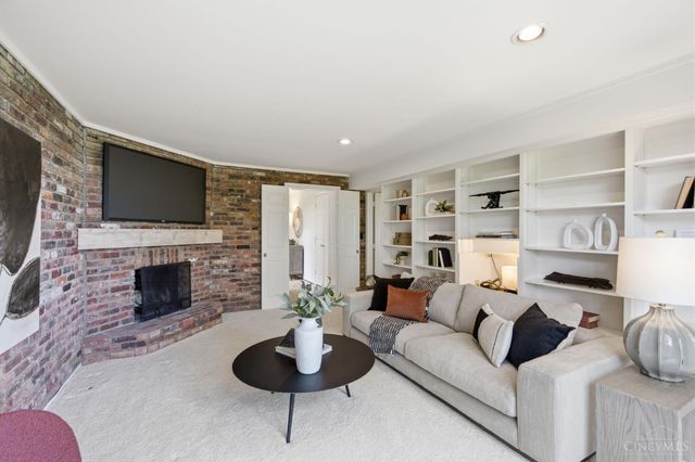 9546 Cunningham Road, Indian Hill, OH 45243