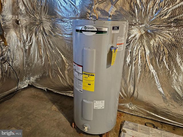 1920 MAYLINN DR, Chambersburg, PA 17202