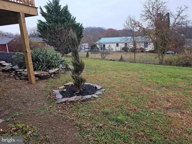 1920 MAYLINN DR, Chambersburg, PA 17202