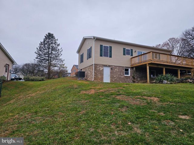 1920 MAYLINN DR, Chambersburg, PA 17202