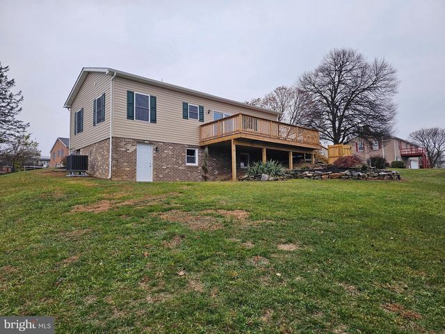 1920 MAYLINN DR, Chambersburg, PA 17202